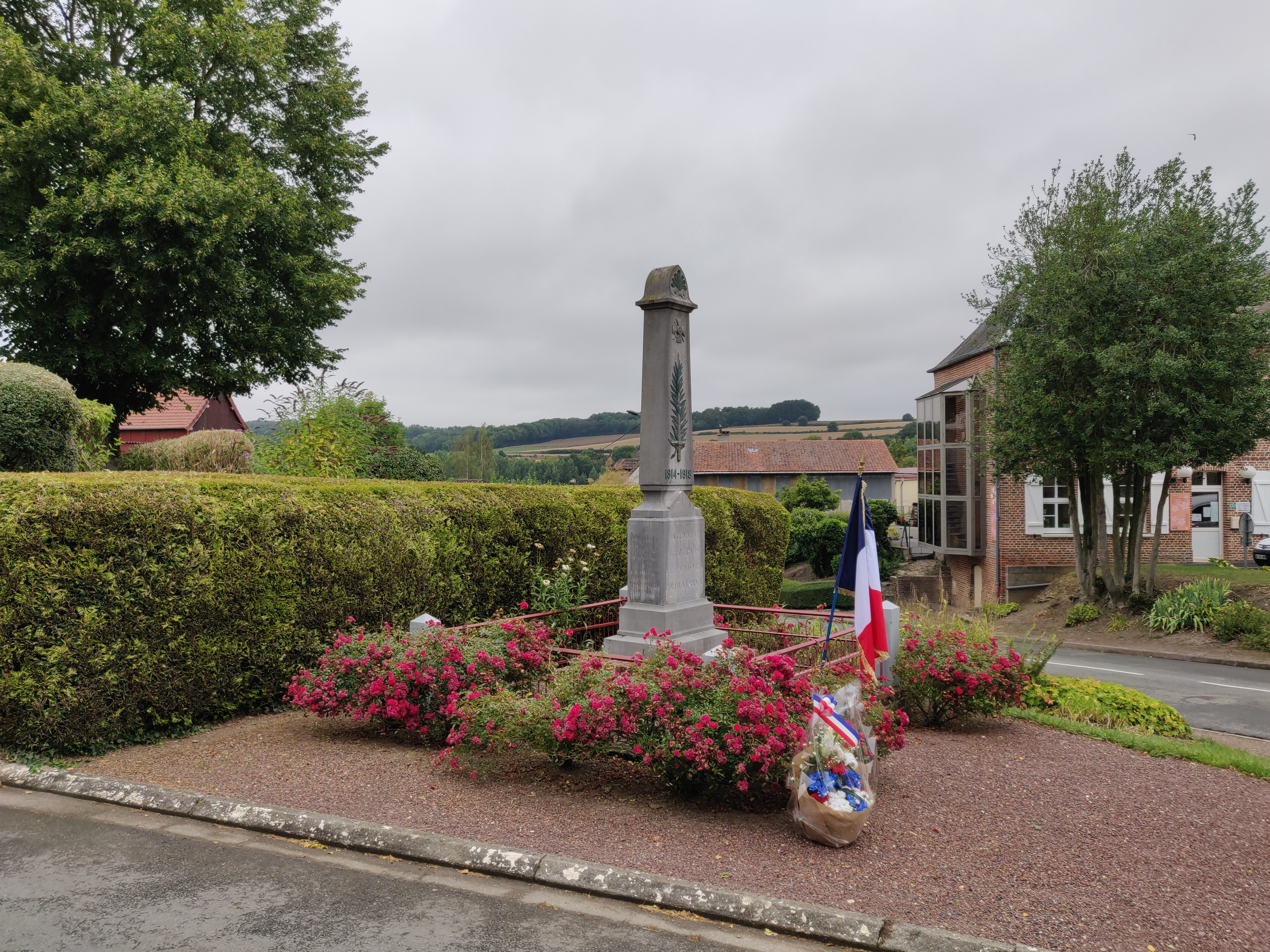 14 juillet monument aux morts